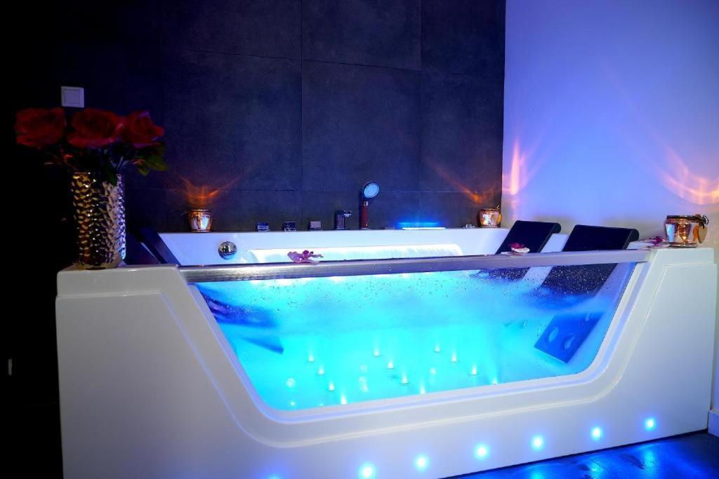 Relax Jacuzzi Apartment Краків Екстер'єр фото
