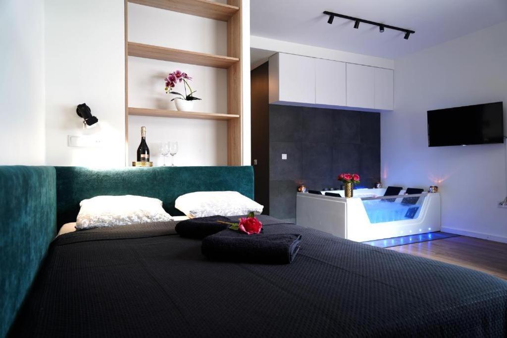 Relax Jacuzzi Apartment Краків Екстер'єр фото