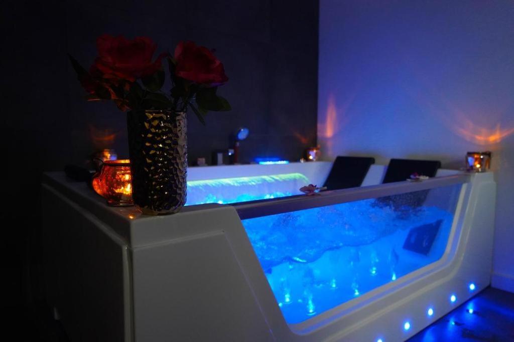 Relax Jacuzzi Apartment Краків Екстер'єр фото